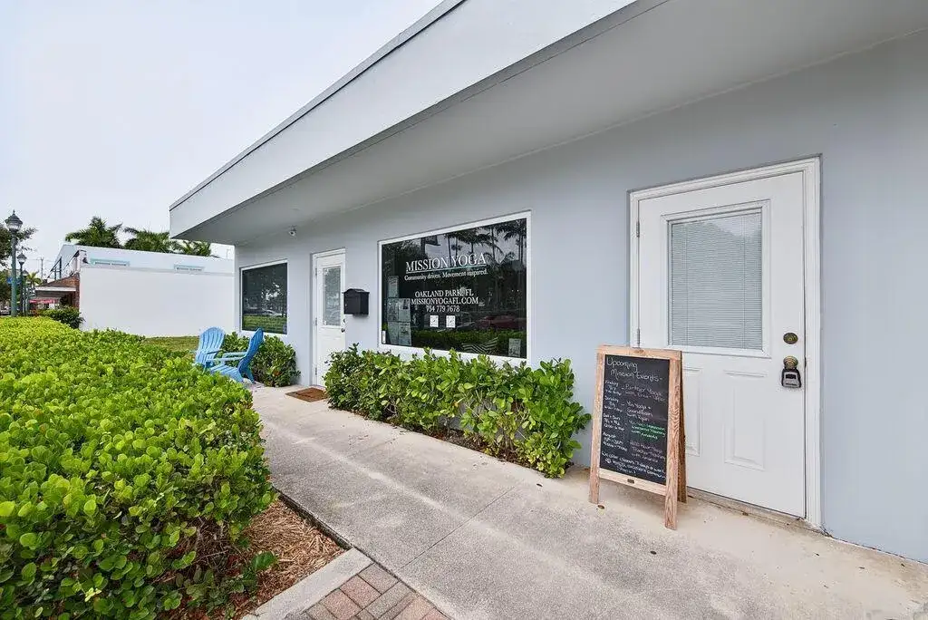 3400 NE 12TH Avenue, Oakland Park FL 33334 photo 2