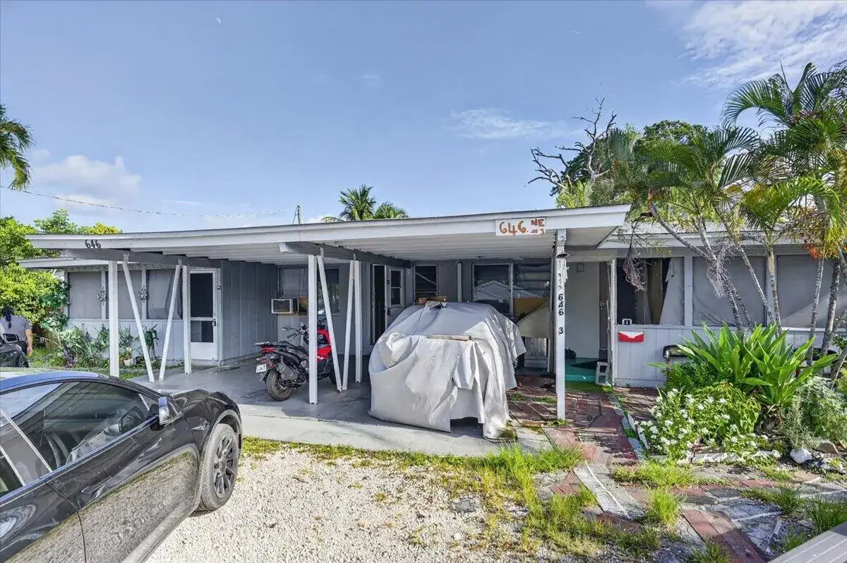 646 NE 38th Street, Oakland Park FL 33334