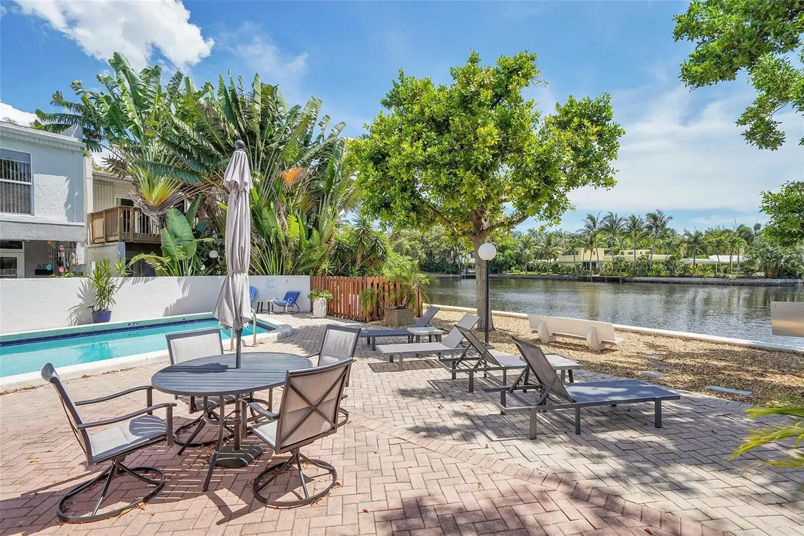 670 Kensington Place, Wilton Manors FL 33305 photo 2