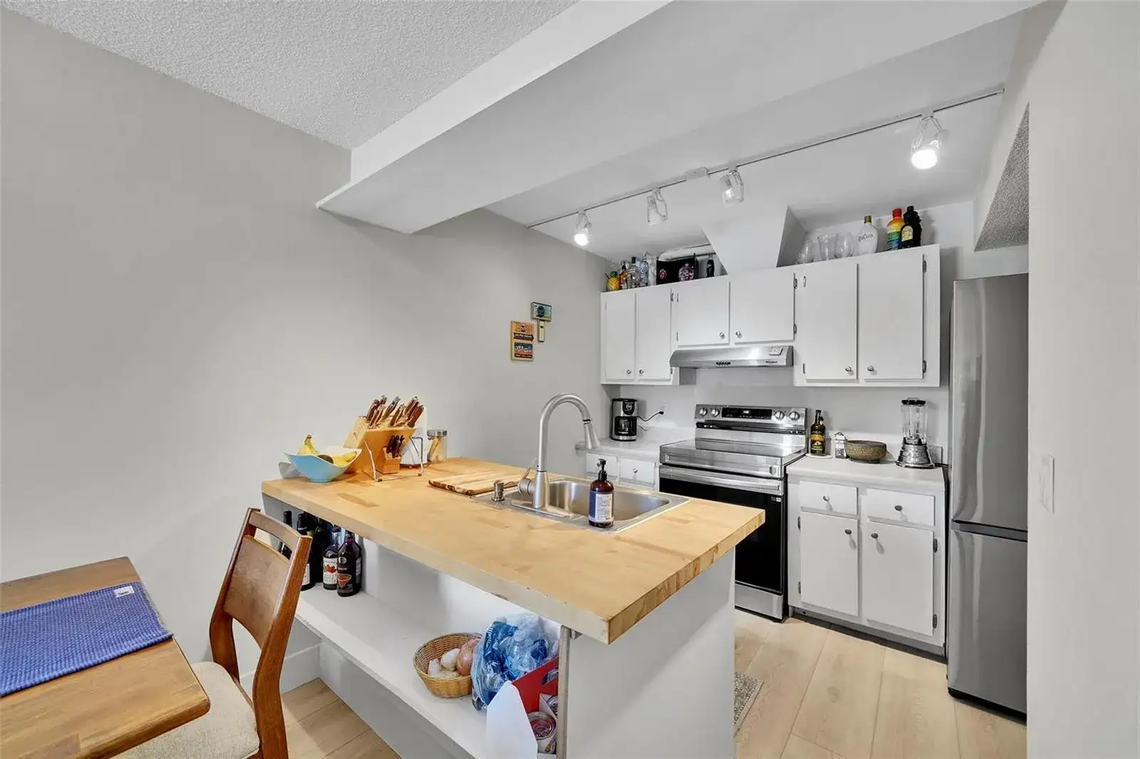 670 Kensington Place, Wilton Manors FL 33305 photo 3
