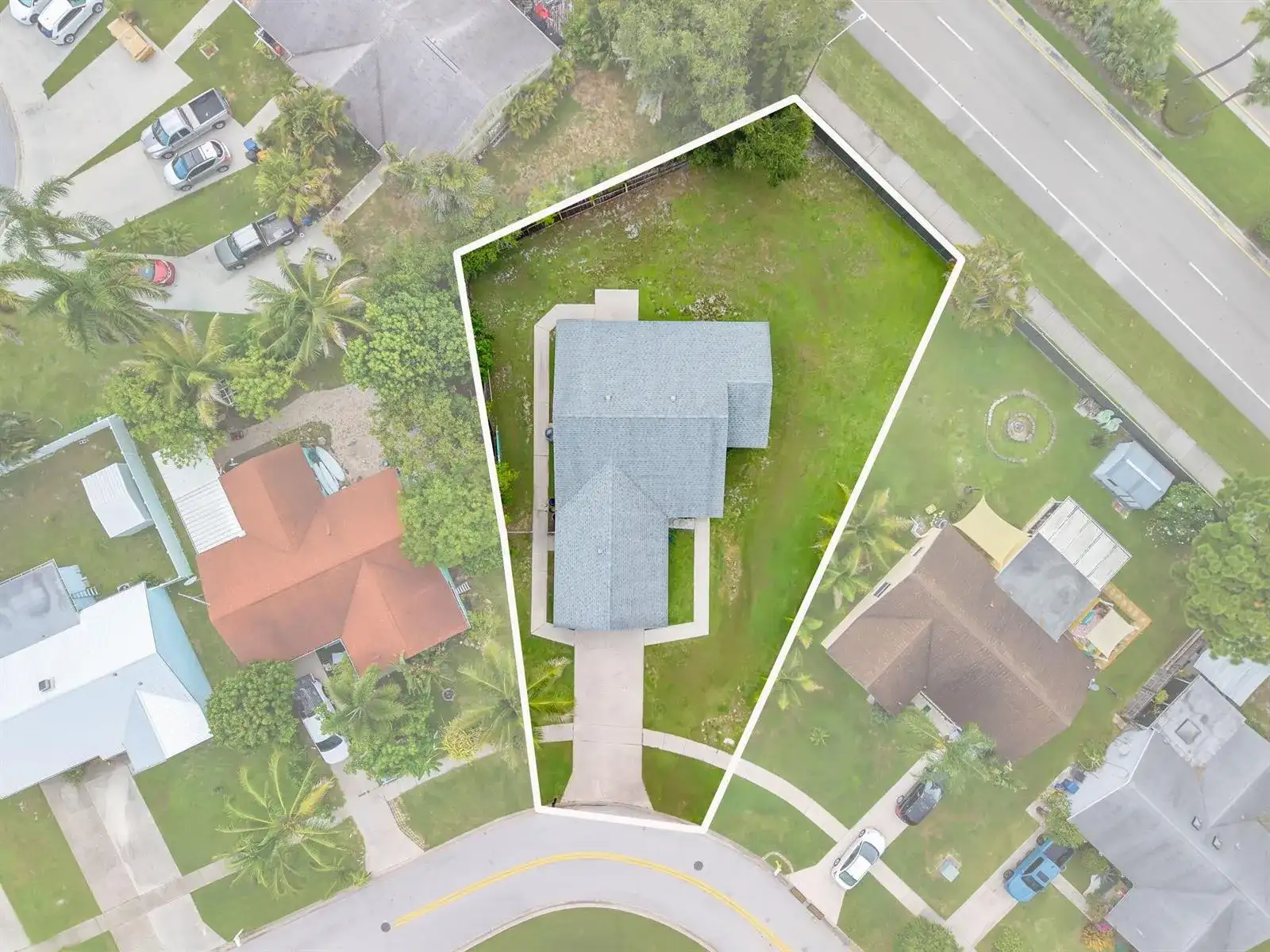 119 Lakeside Circle, Jupiter FL 33458 photo 2