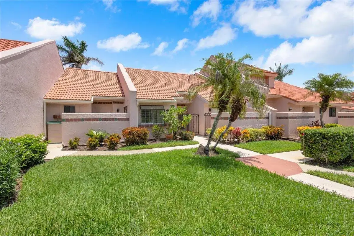 3303 SE Sandpiper Circle, Port St. Lucie FL 34952 photo 2