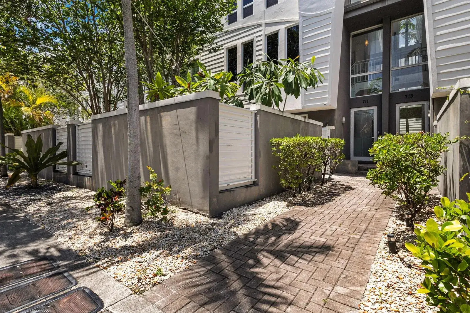 711 SE 16th Court, Fort Lauderdale FL 33316 photo 2