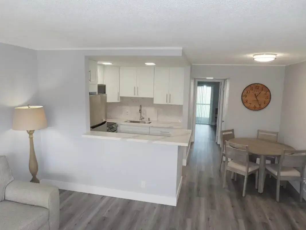 101 Hastings G, West Palm Beach FL 33417 photo 2