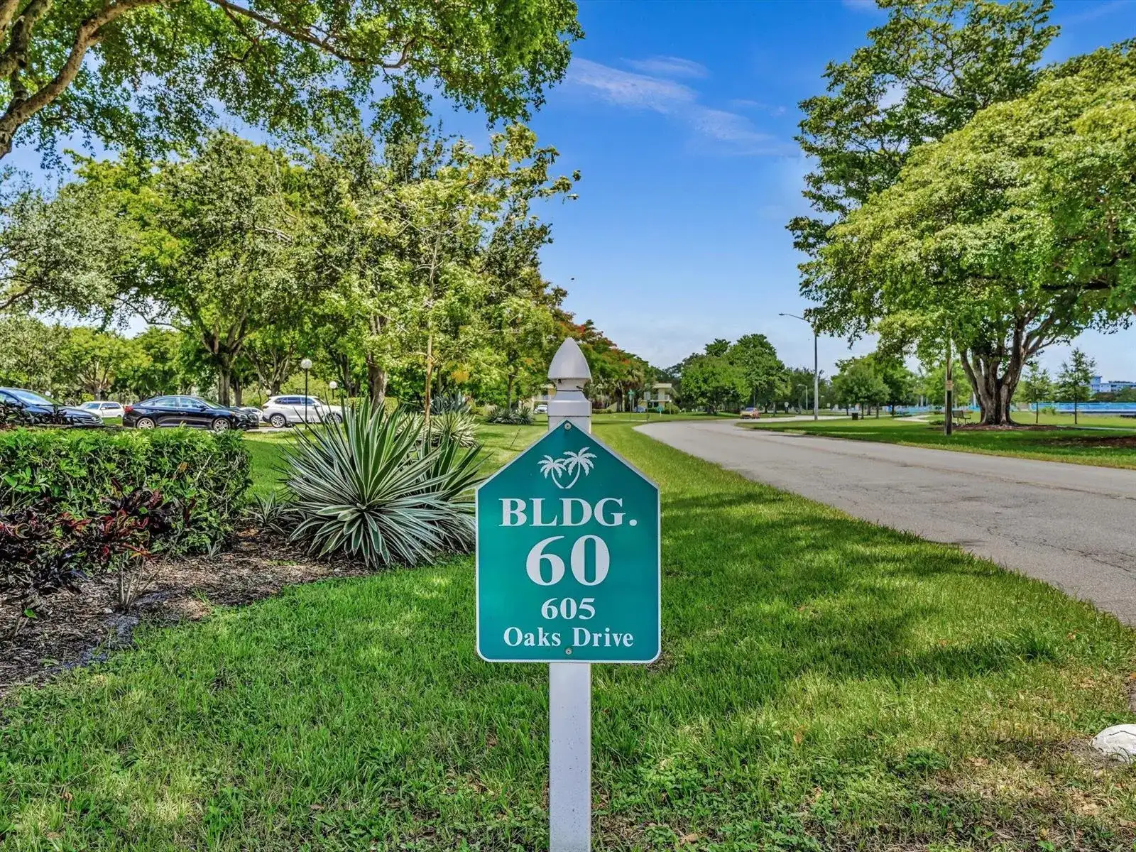 605 OAKS Drive # 810, Pompano Beach FL 33069 photo 3