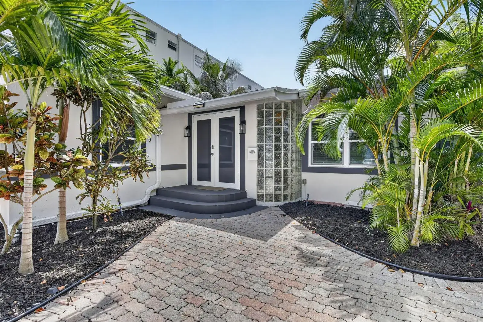 615 NE 13TH Avenue, Fort Lauderdale FL 33304 photo 2