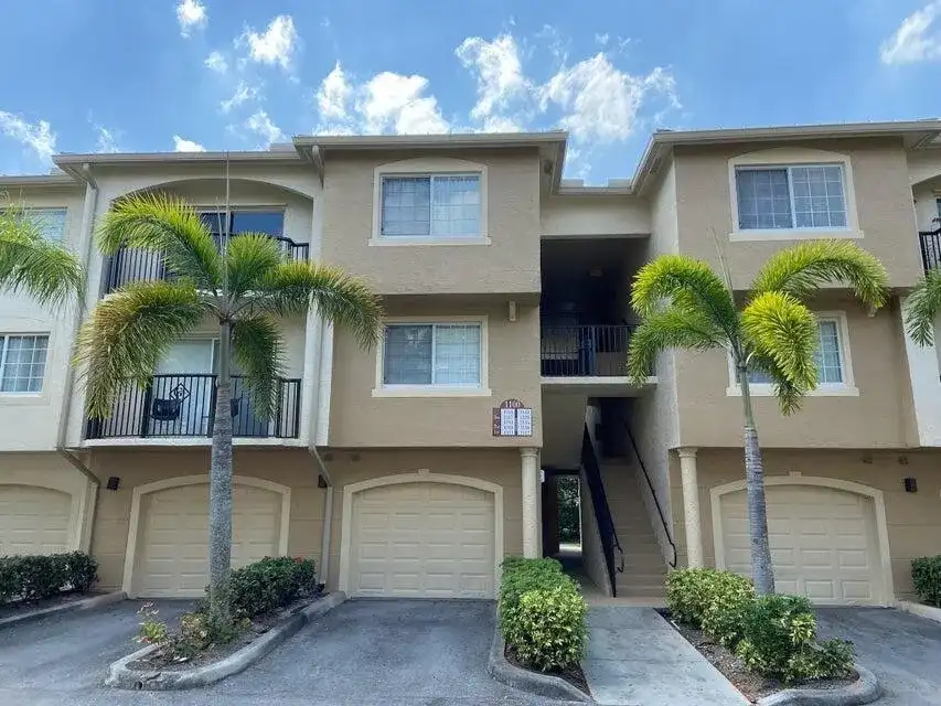 1100 S CRESTWOOD Court S # 1117, Royal Palm Beach FL 33411