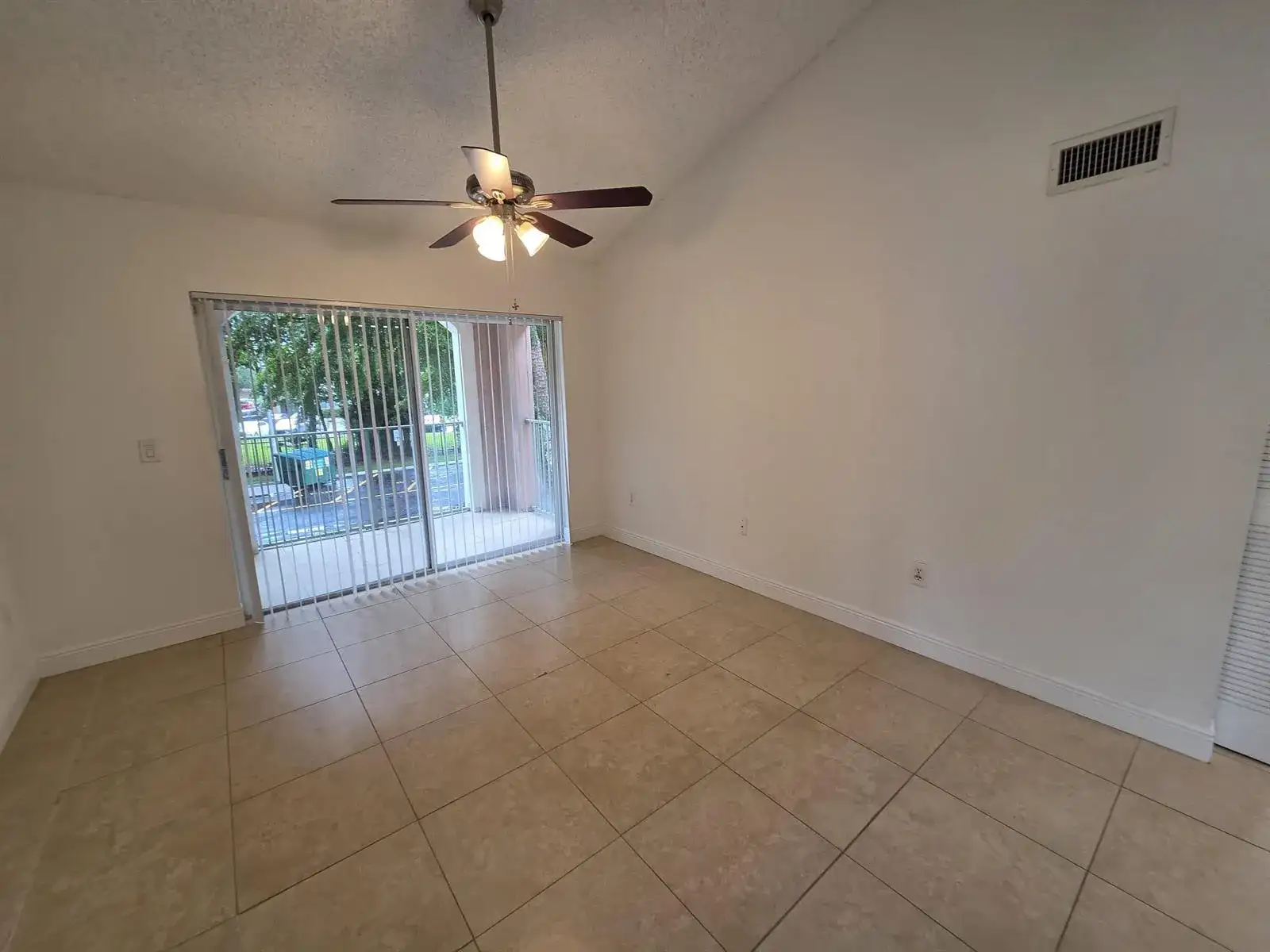 12130 SAINT ANDREWS Place # 207, Miramar FL 33025 photo 4