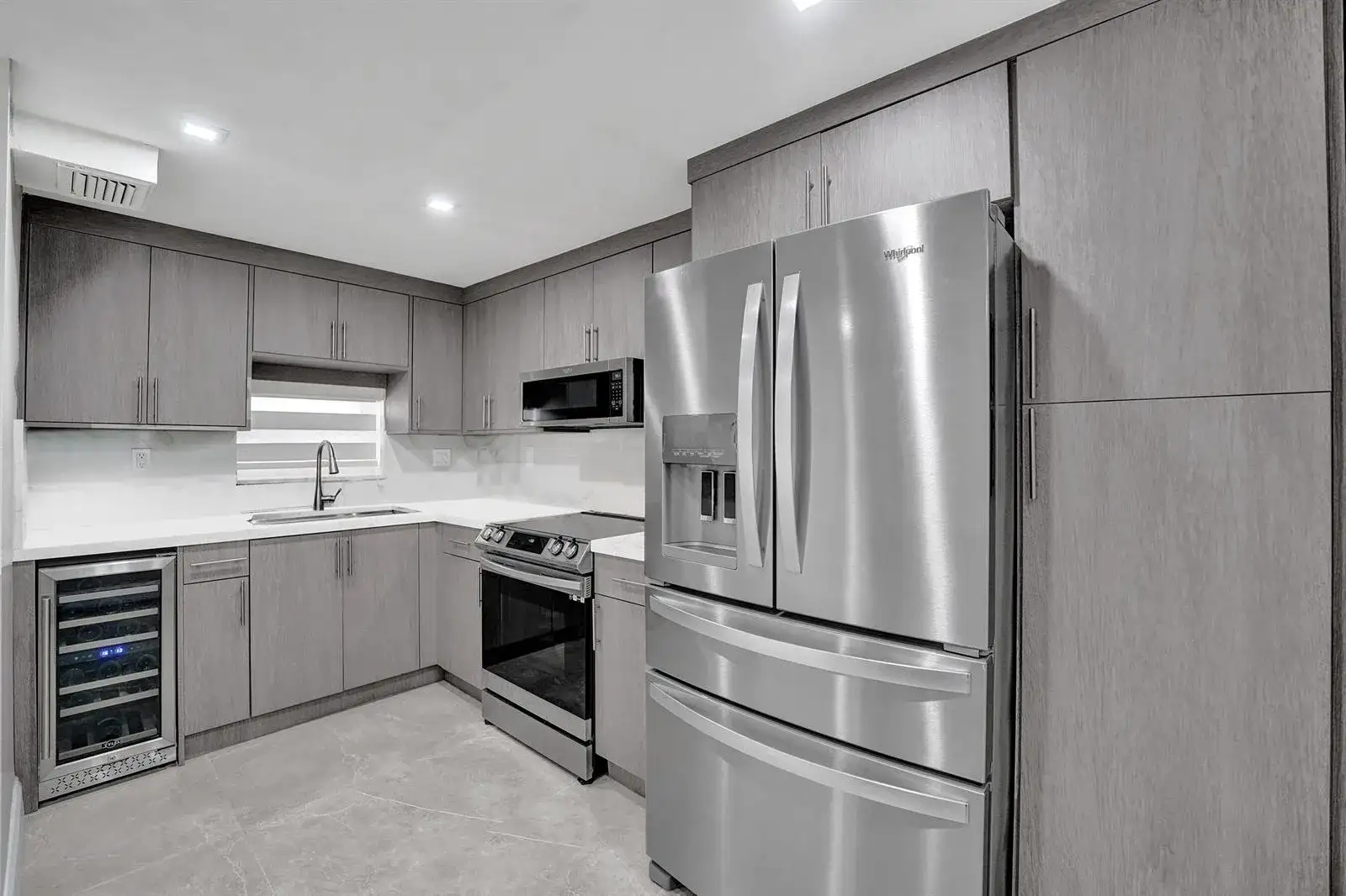 9410 N Hollybrook Lake Drive # 201, Pembroke Pines FL 33025 photo 2