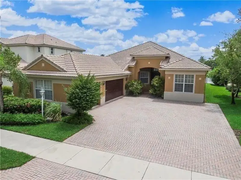 7008 NW 111TH Terrace, Parkland FL 33076 photo 3