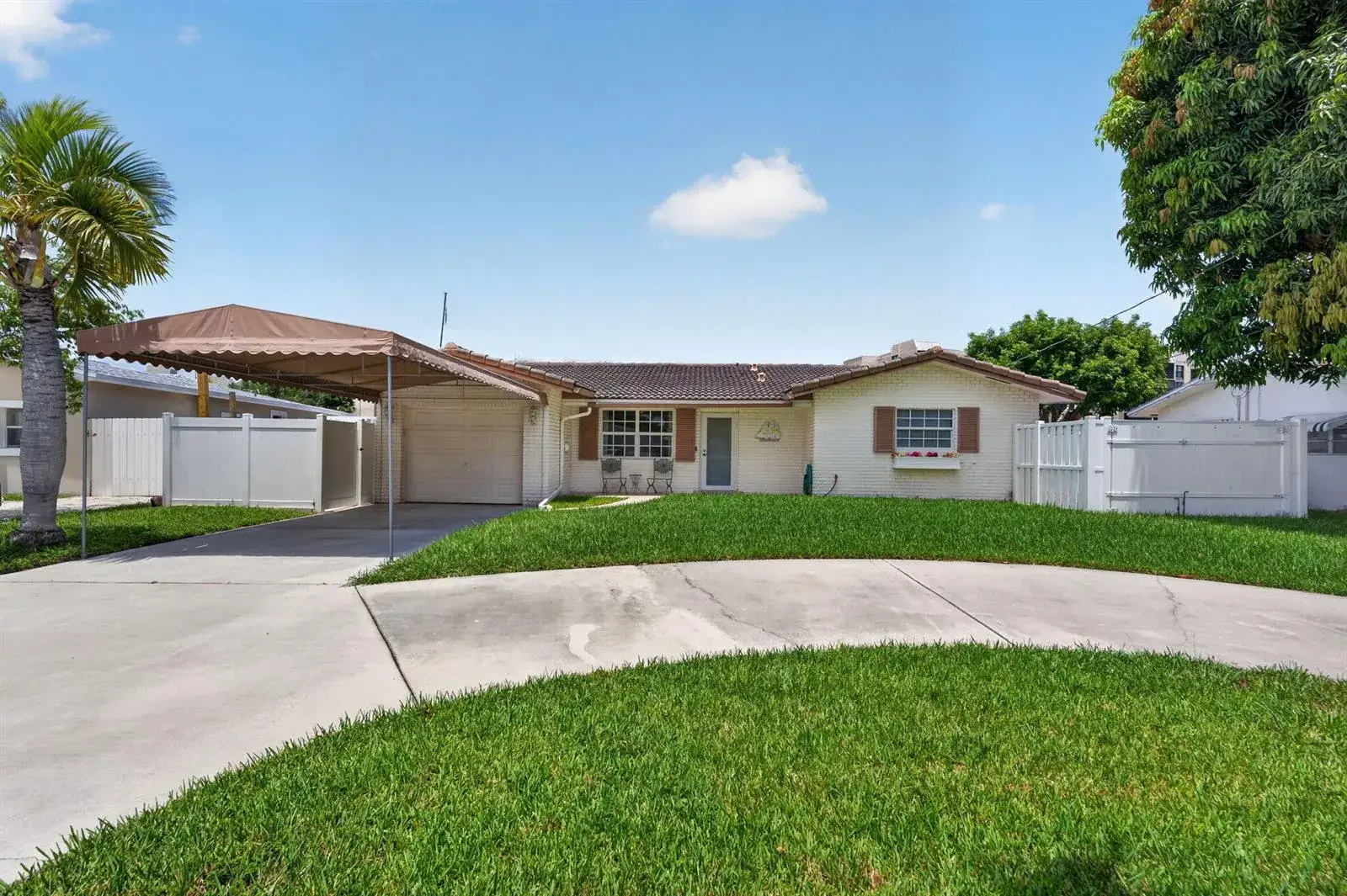 535 NE 8th Avenue, Deerfield Beach FL 33441