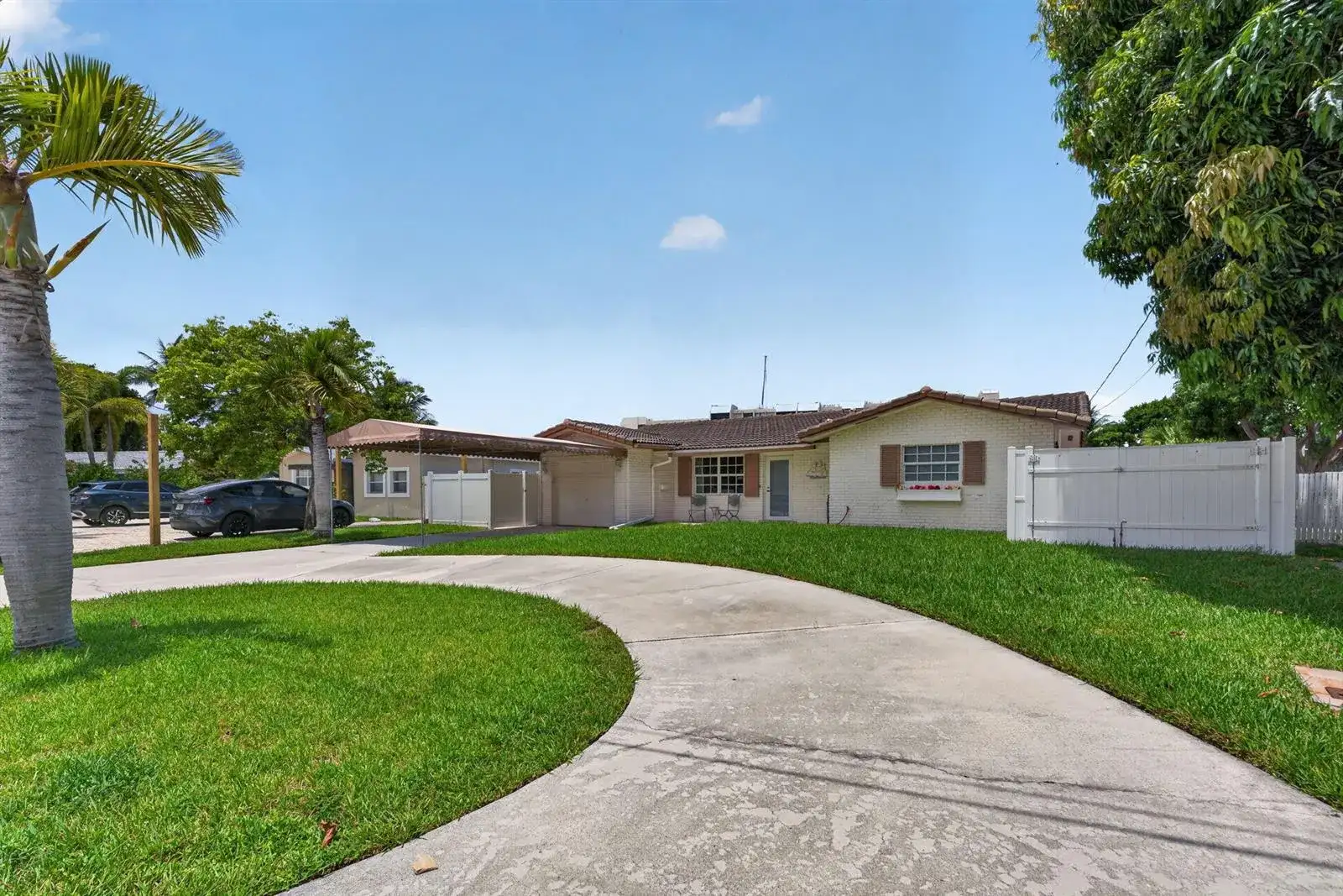 535 NE 8th Avenue, Deerfield Beach FL 33441 photo 3