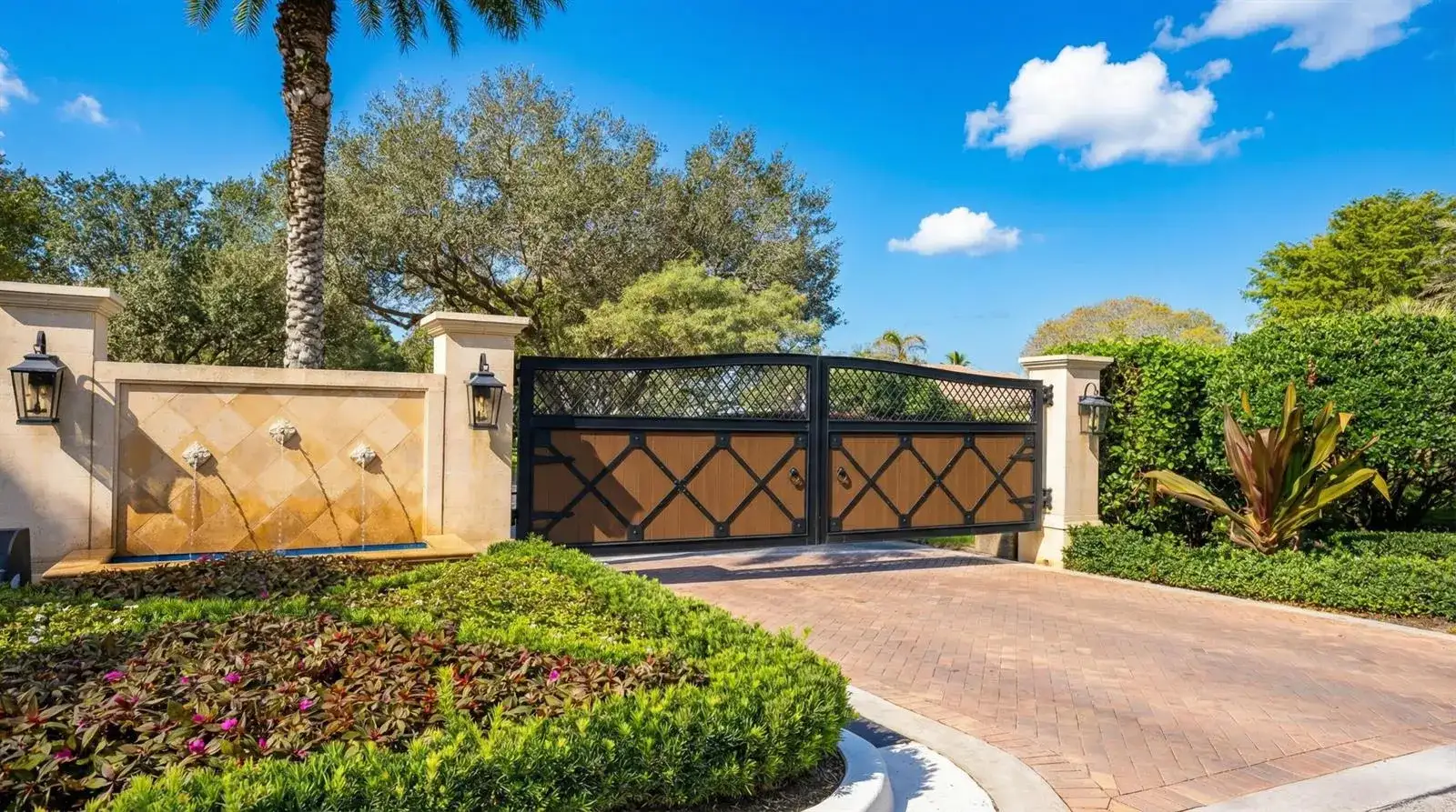 3678 Touch Of Class Court, Wellington FL 33414 photo 2