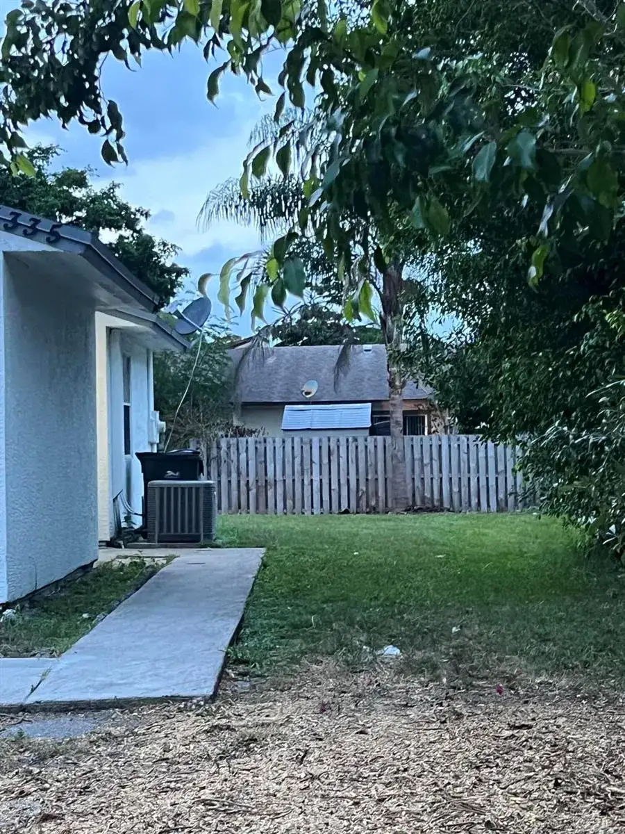 5335 NW 5th Street, Delray Beach FL 33445 photo 2