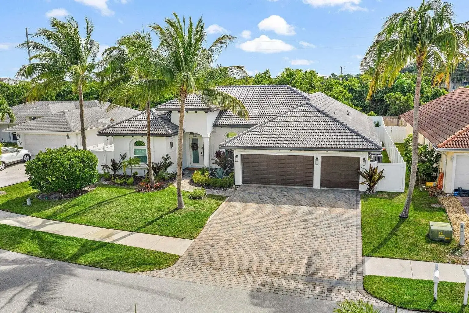 596 N Cypress Drive, Tequesta FL 33469 photo 3