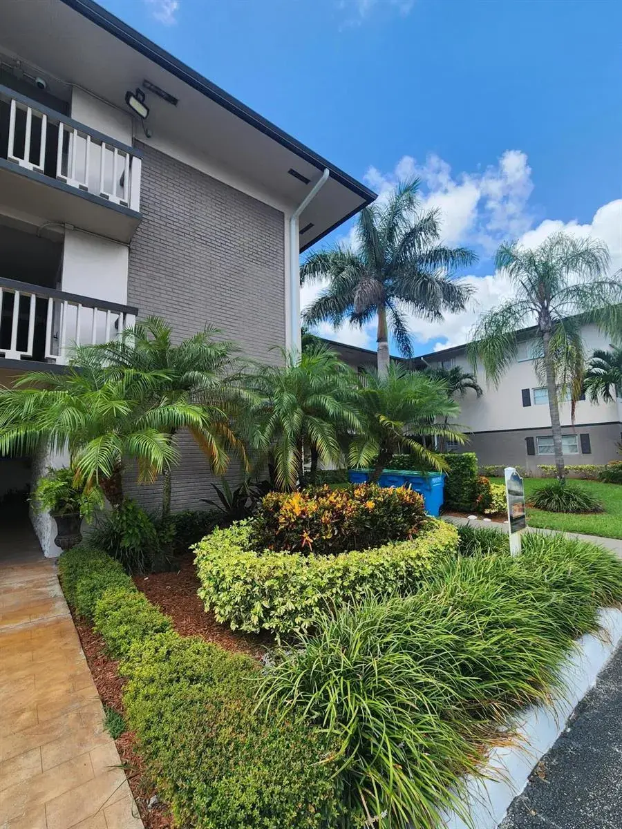4900 WASHINGTON Street # 307, Hollywood FL 33021