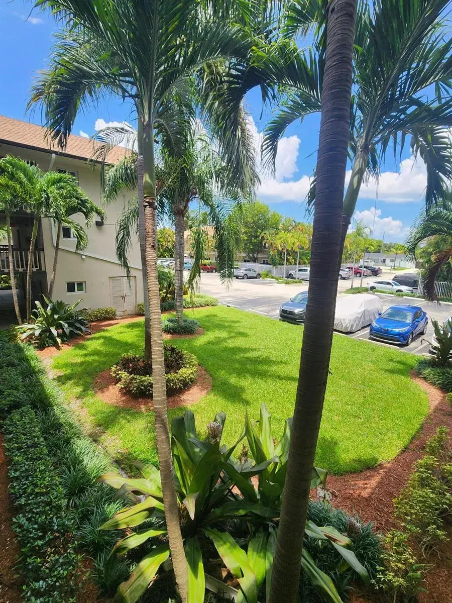 4900 WASHINGTON Street # 307, Hollywood FL 33021