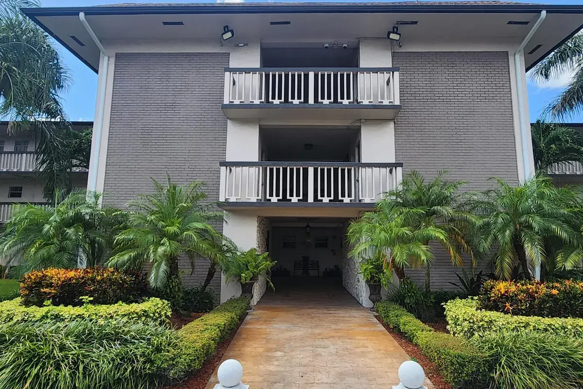 4900 WASHINGTON Street # 307, Hollywood FL 33021