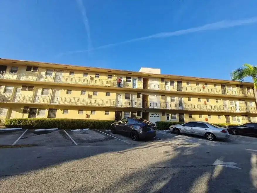 2820 NE 201ST Terrace # F106, Aventura FL 33180
