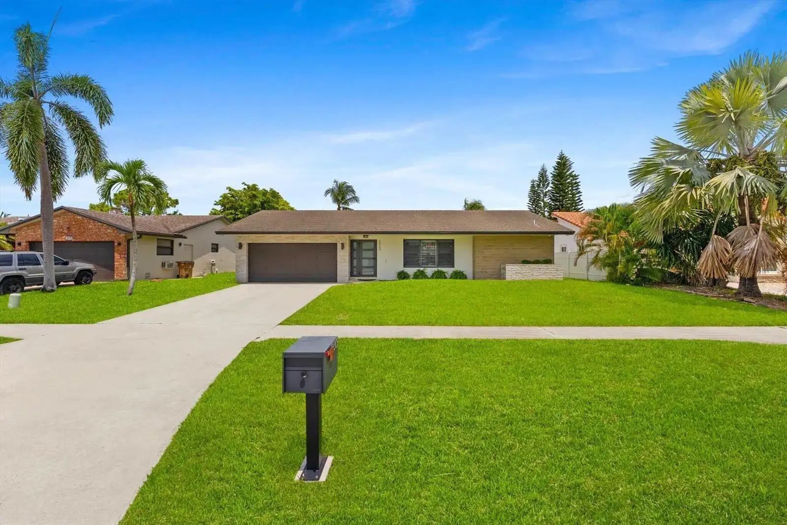 2569 SW 14th Court, Deerfield Beach FL 33442 photo 2