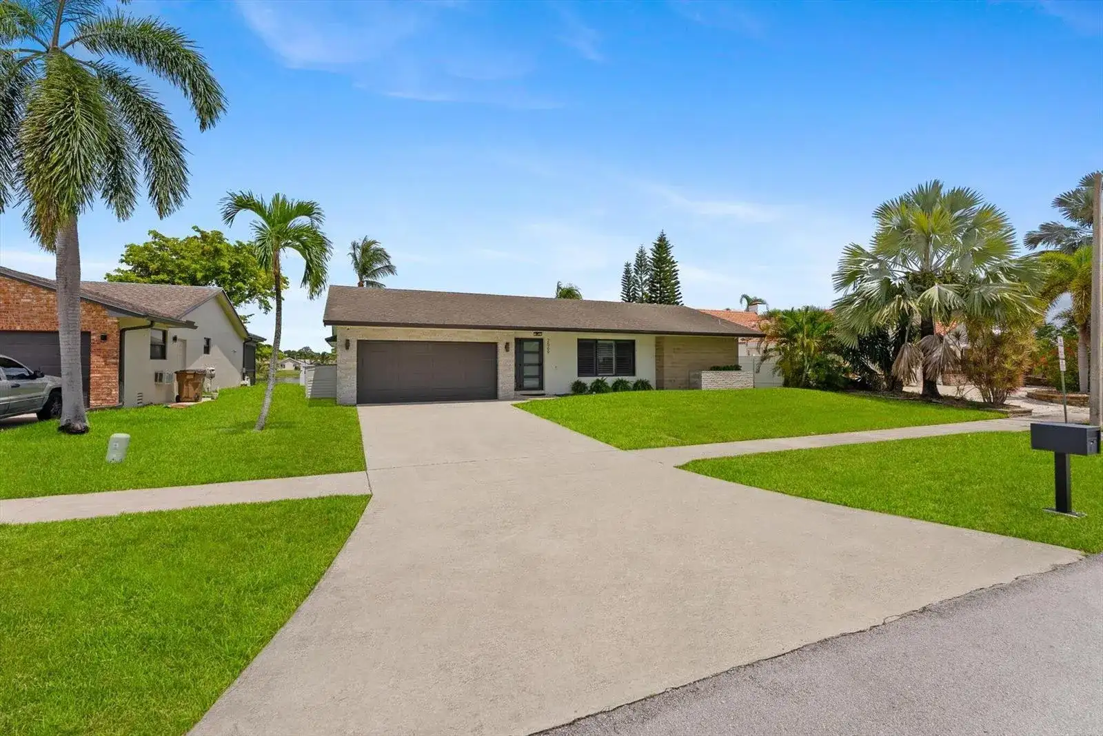 2569 SW 14th Court, Deerfield Beach FL 33442 photo 4