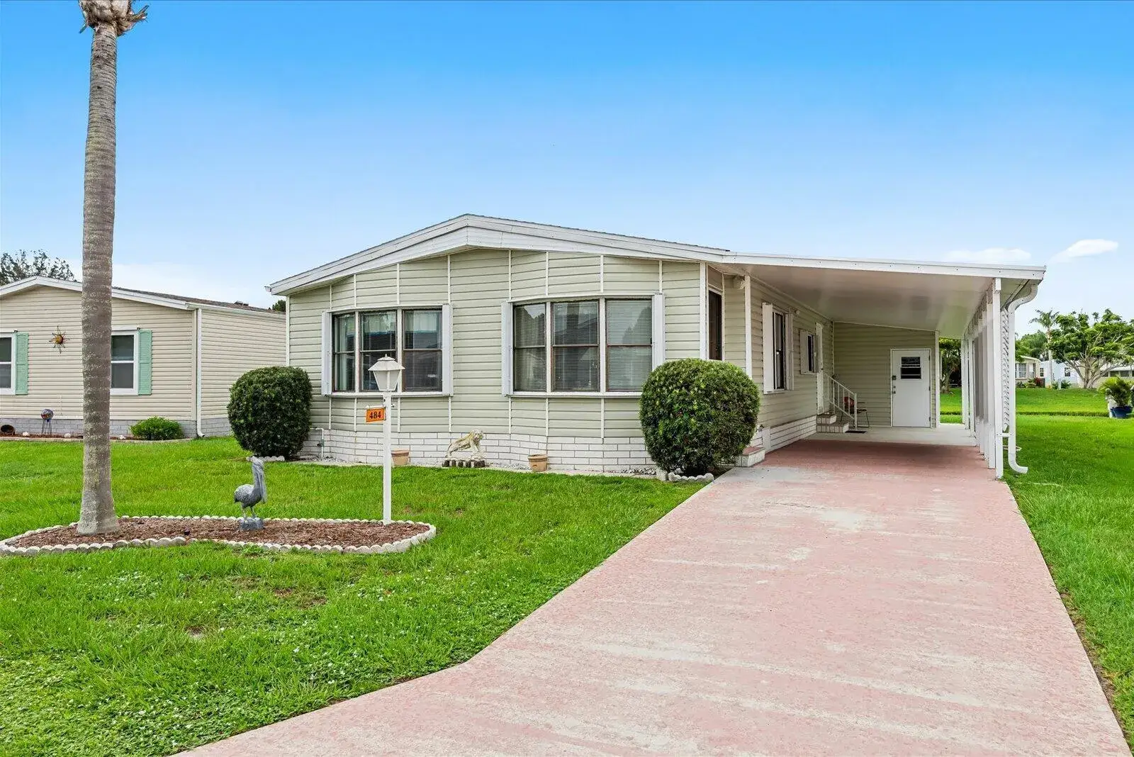 484 TROPICAL ISLES Circle # 32, Fort Pierce FL 34982