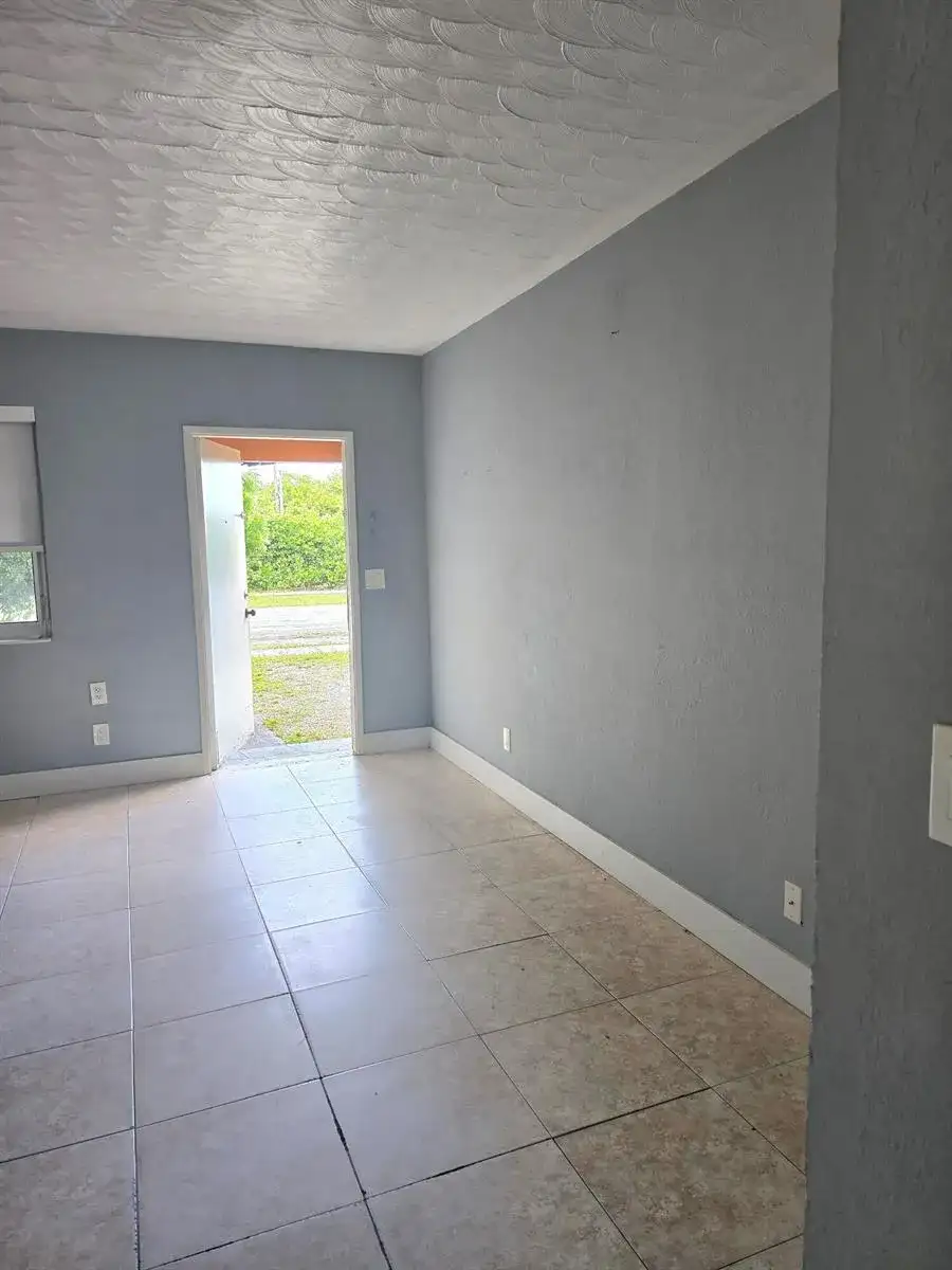 305 SW 14TH Street, Dania Beach FL 33004 photo 3