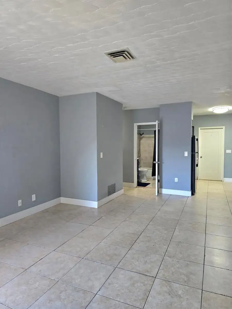 305 SW 14TH Street, Dania Beach FL 33004 photo 4