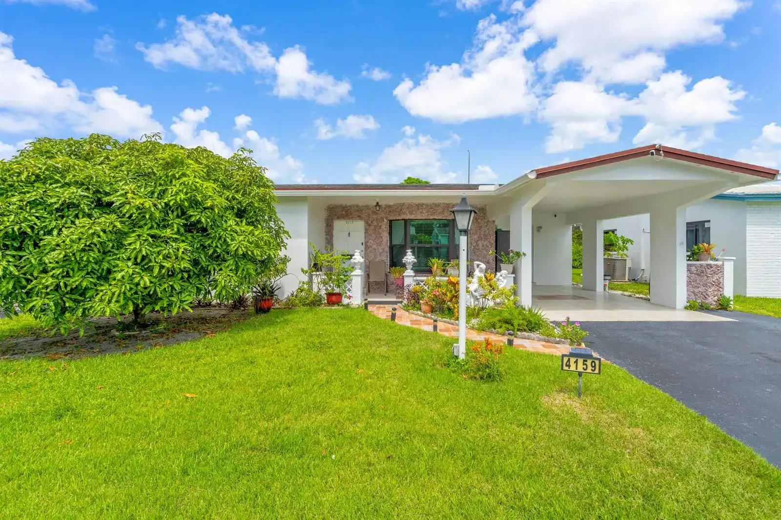 4159 NW 52nd Avenue, Lauderdale Lakes FL 33319