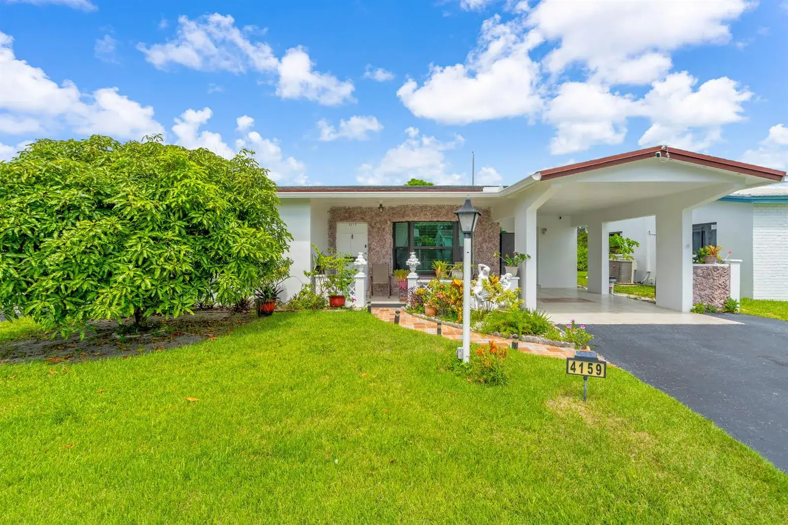 4159 NW 52nd Avenue, Lauderdale Lakes FL 33319