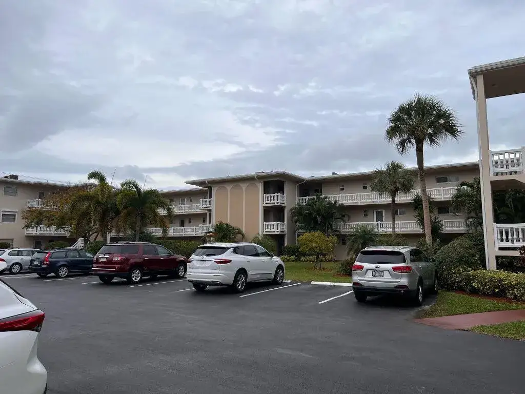 2811 S GARDEN Drive S # 308, Palm Springs FL 33461