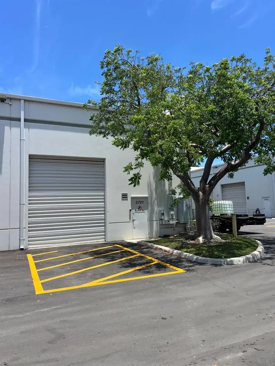 2721 NW 19th Street, Pompano Beach FL 33069 photo 2