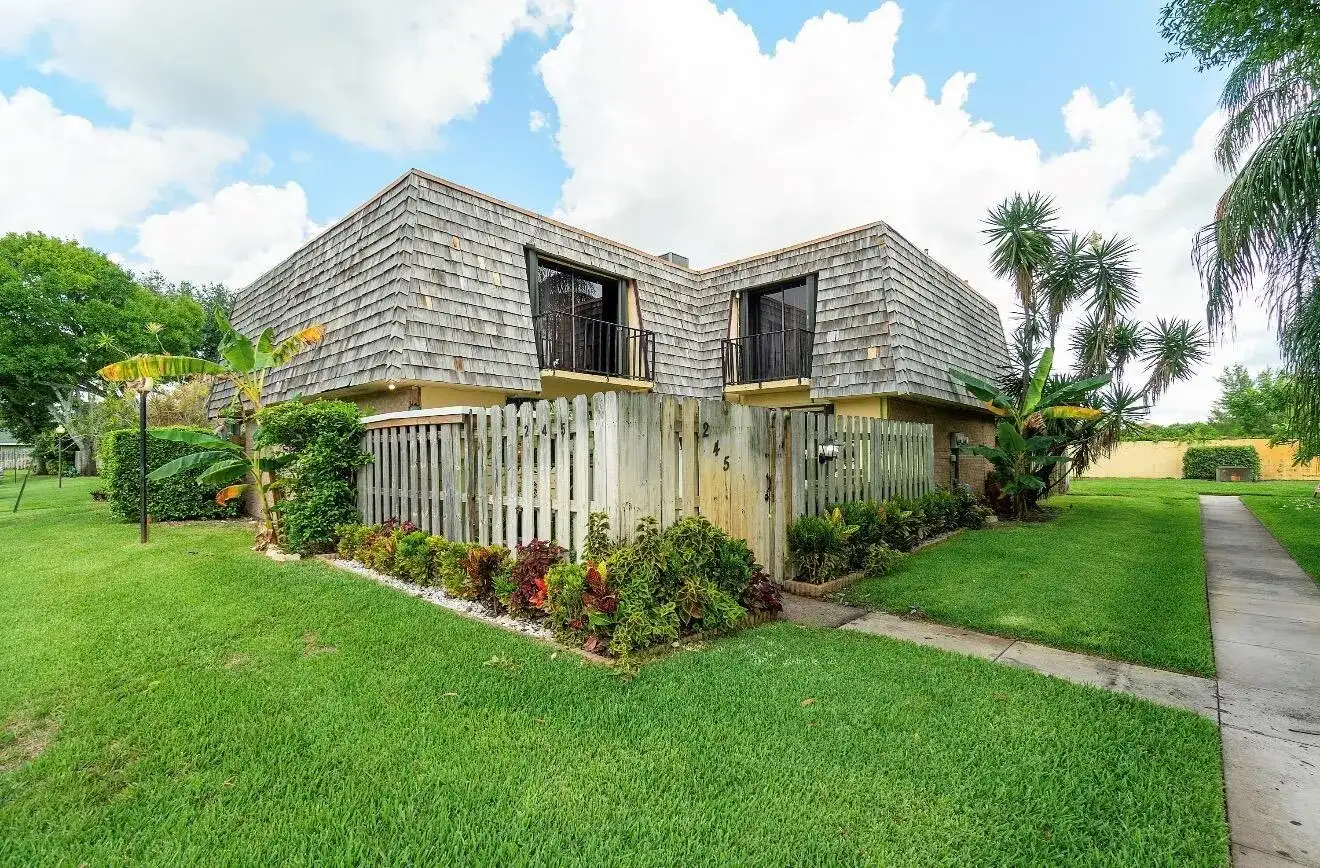 245 Woodland Road, Palm Springs FL 33461 photo 2