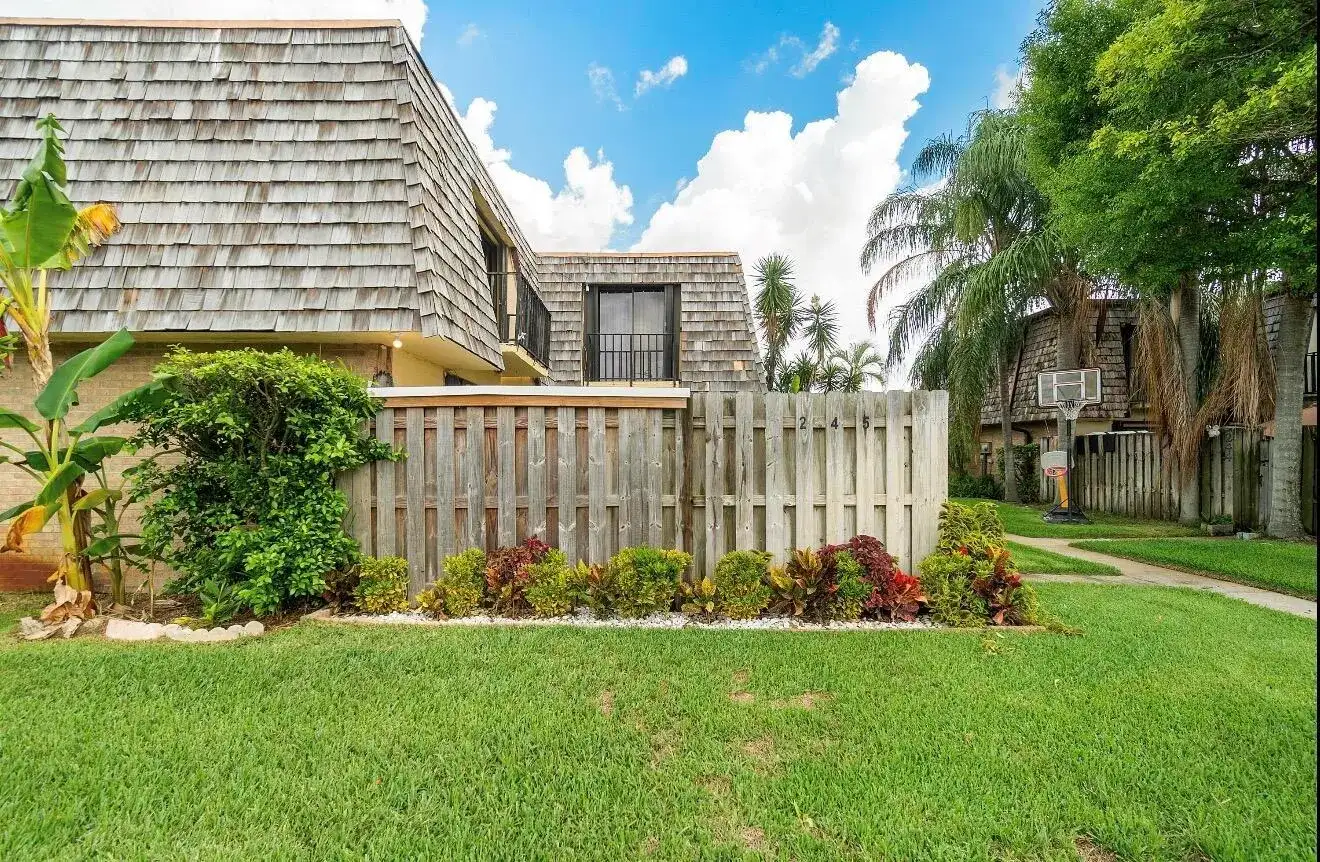 245 Woodland Road, Palm Springs FL 33461 photo 4