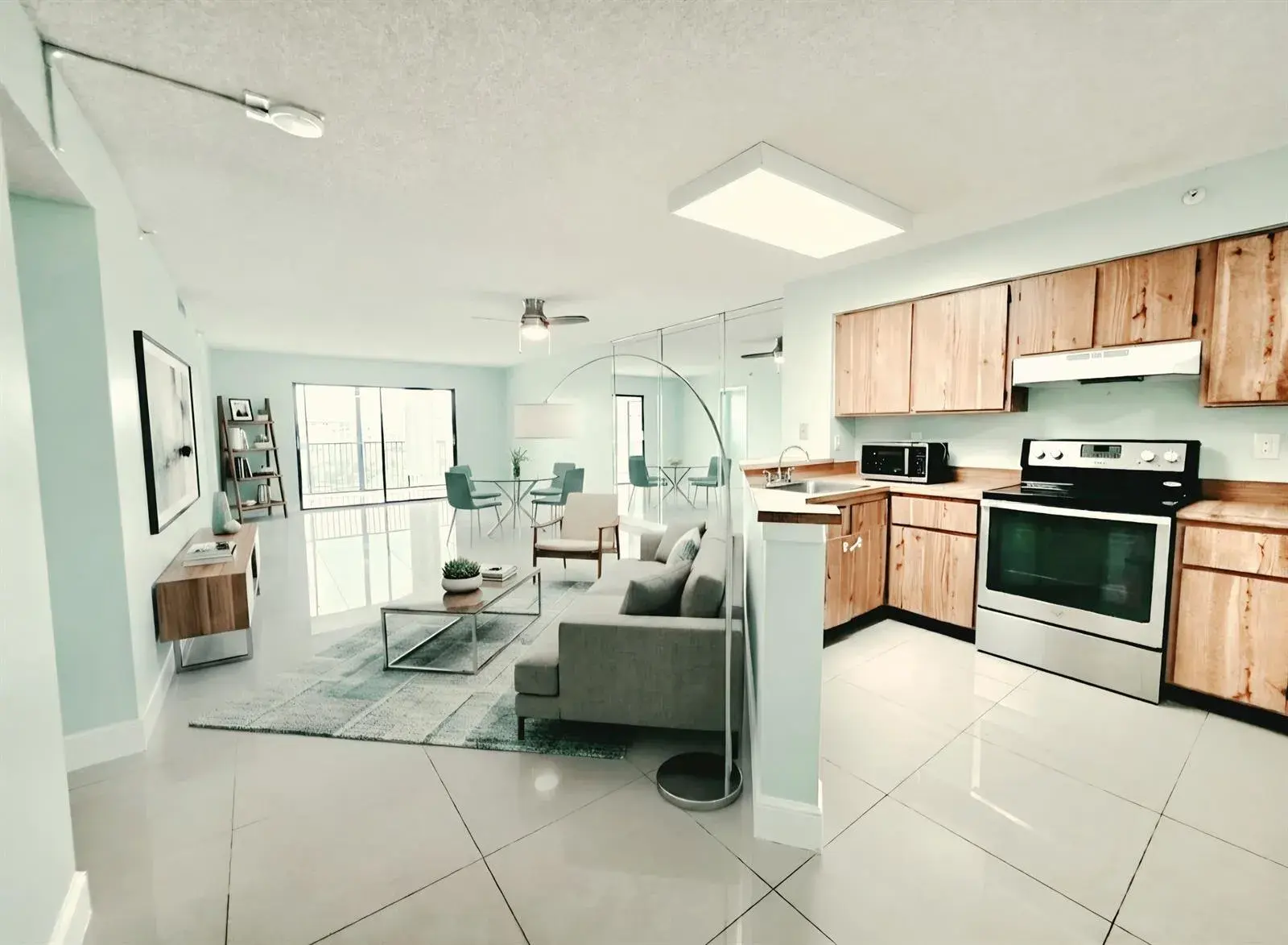 2112 S CYPRESS BEND Drive # 707, Pompano Beach FL 33069