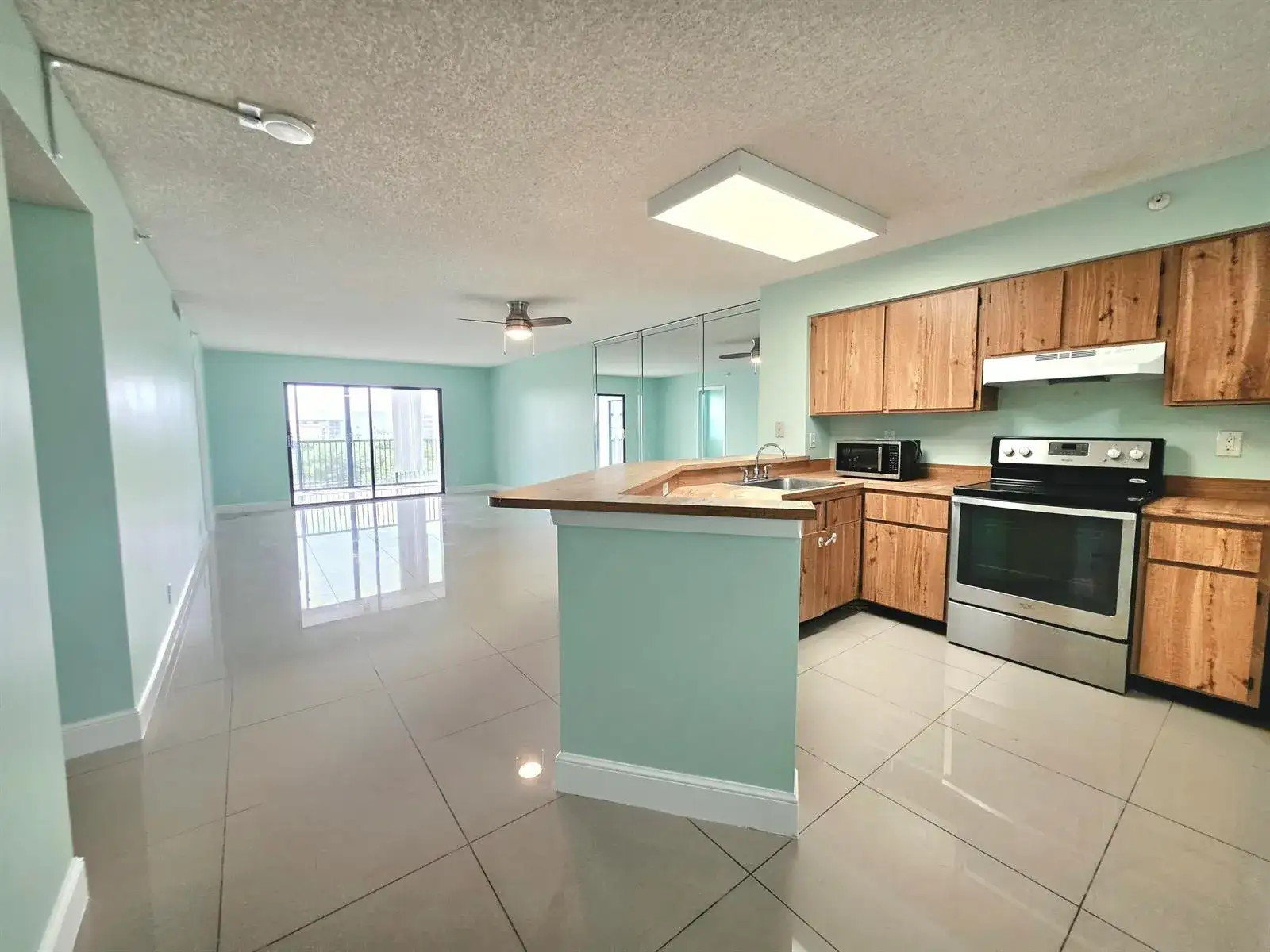 2112 S CYPRESS BEND Drive # 707, Pompano Beach FL 33069 photo 2