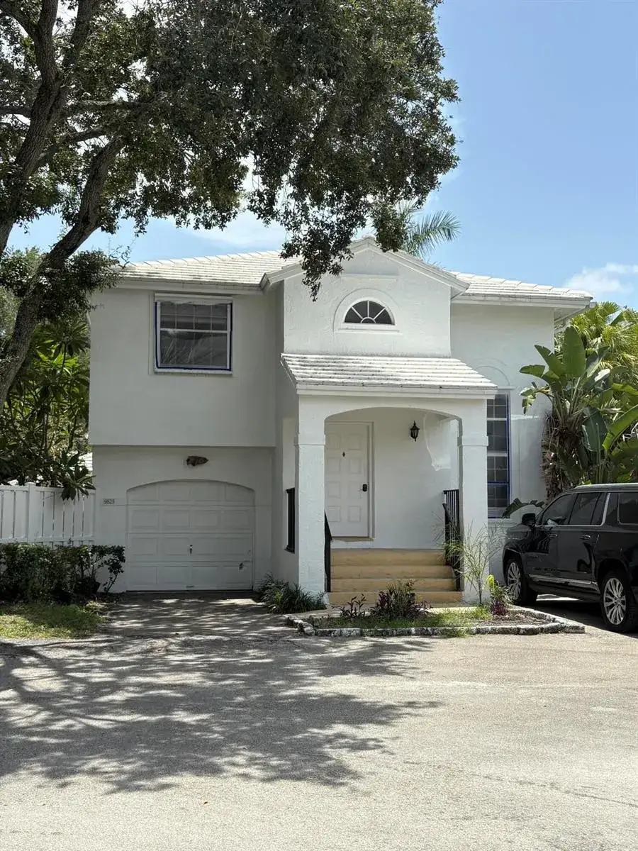9825 NW 2nd Court, Plantation FL 33324