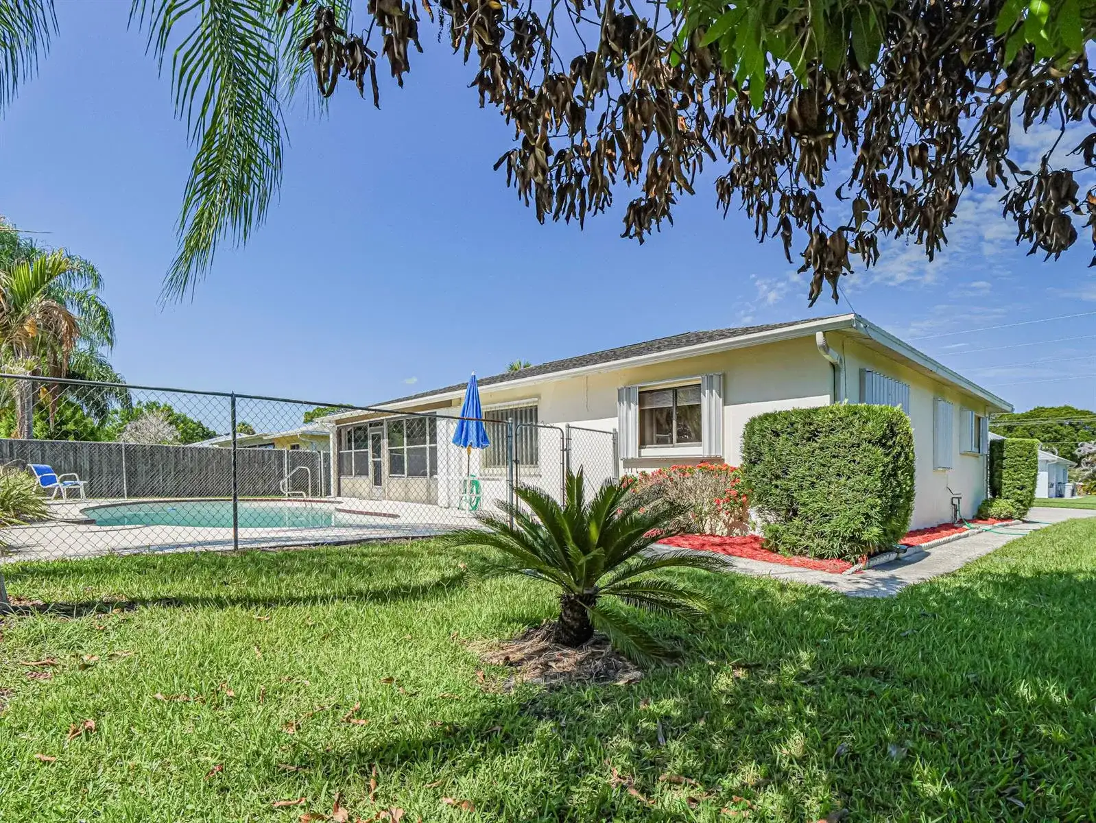 660 26TH Court, Vero Beach FL 32962 photo 2