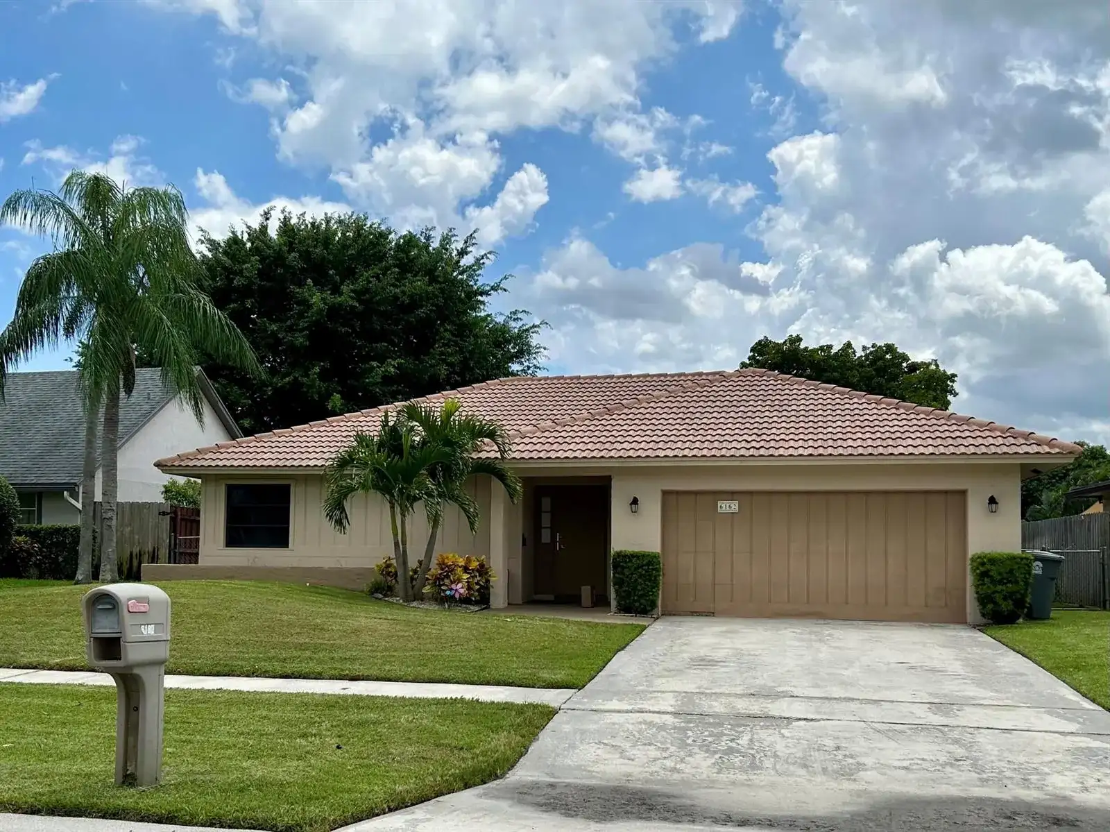 6162 AMBERWOODS Drive, Boca Raton FL 33433 photo 2