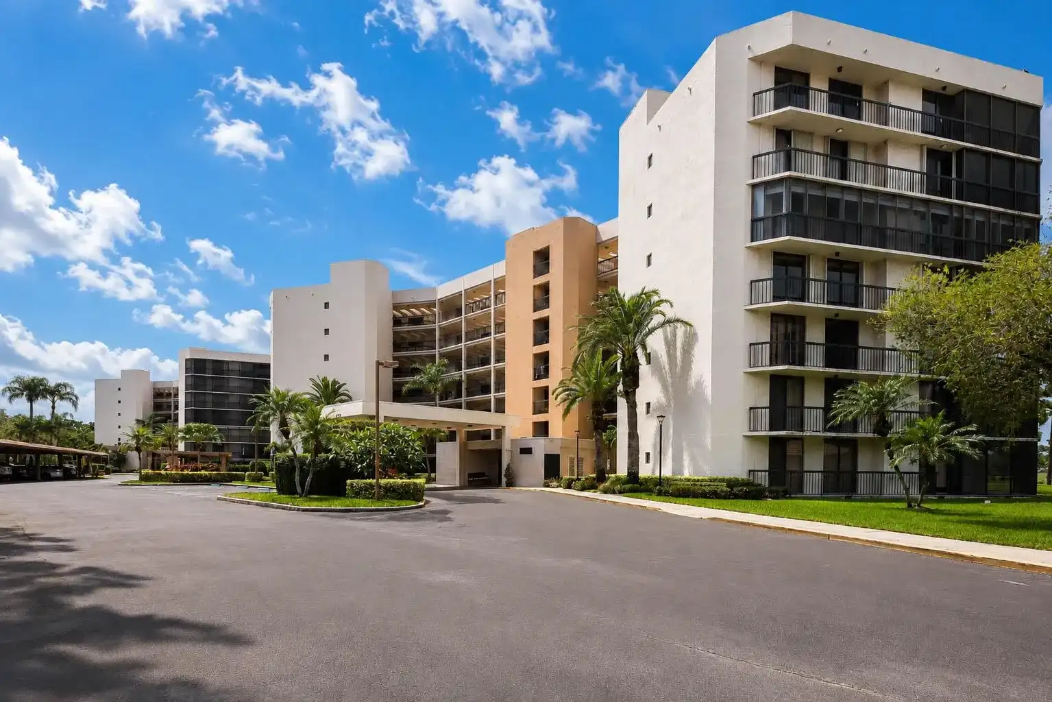 5279 S FOUNTAINS Drive S # 703, Lake Worth FL 33467