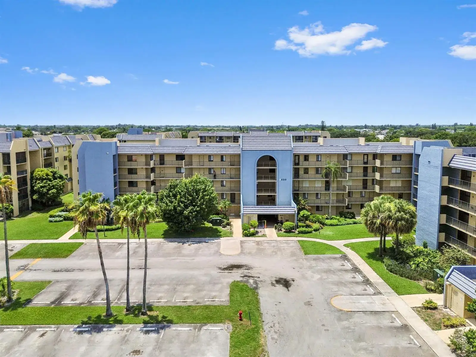 2820 Tennis Club Drive # 401, West Palm Beach FL 33417