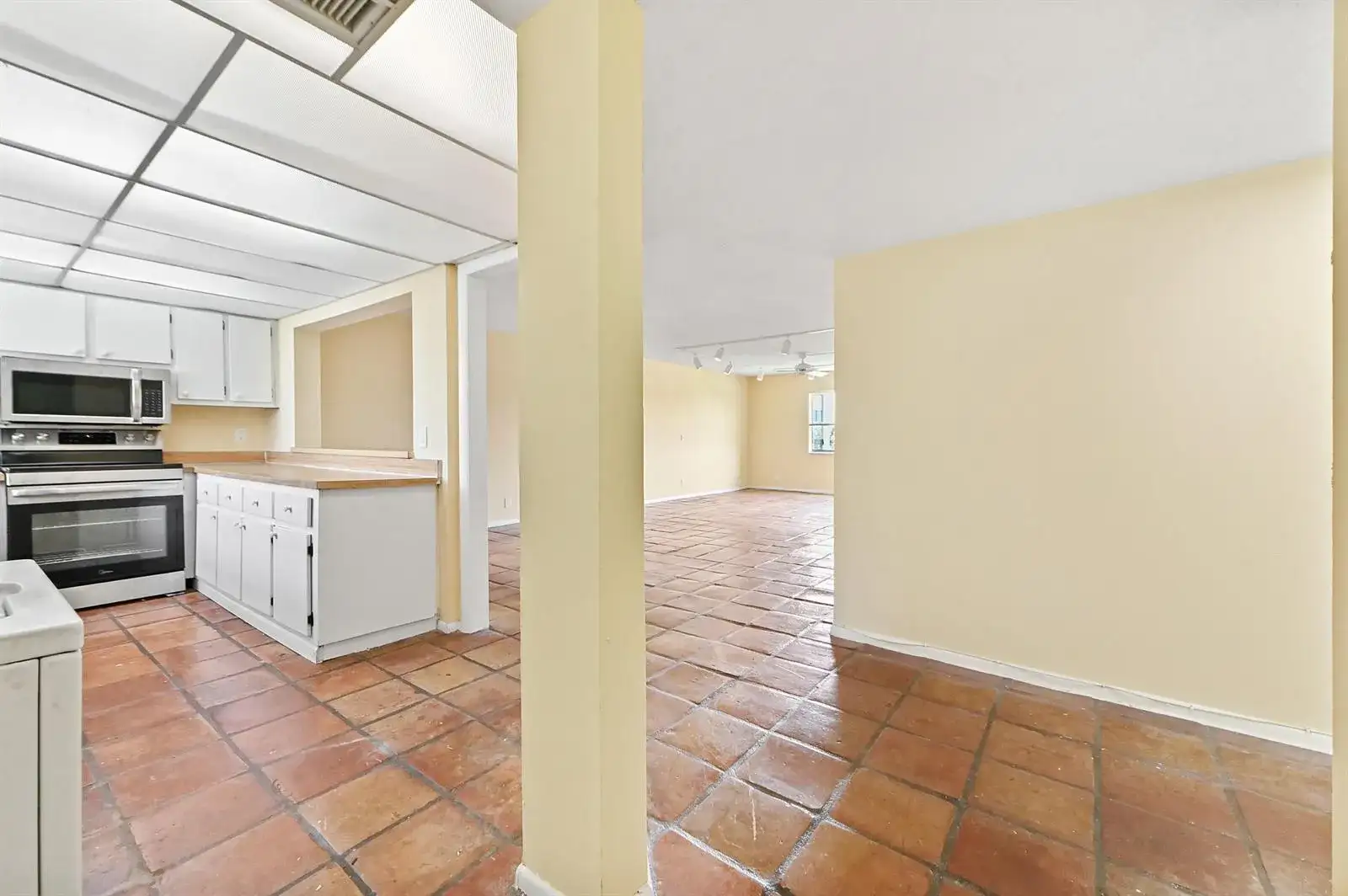 2820 Tennis Club Drive # 401, West Palm Beach FL 33417 photo 3