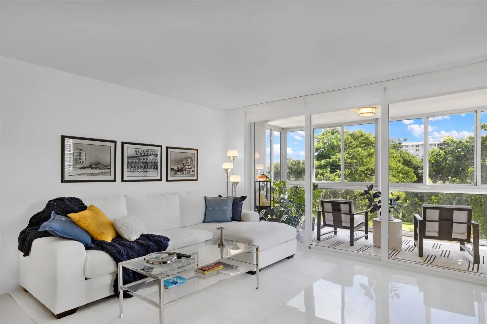 3930 OAKS CLUBHOUSE Drive # 401, Pompano Beach FL 33069