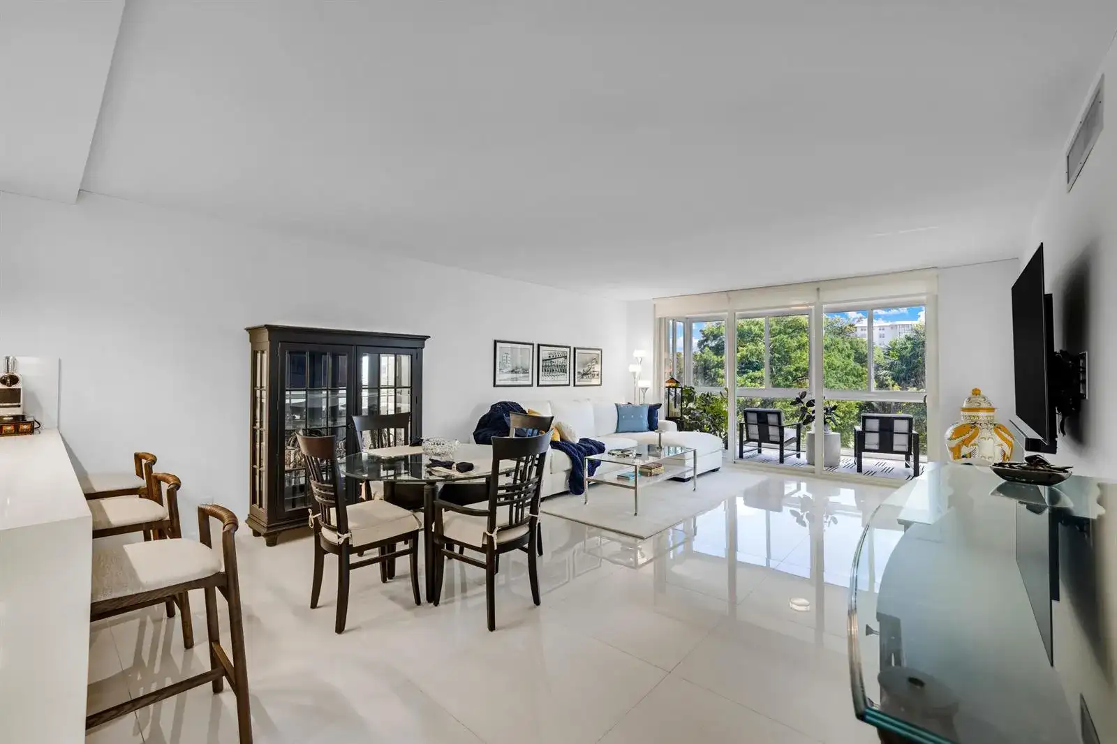 3930 OAKS CLUBHOUSE Drive # 401, Pompano Beach FL 33069 photo 3