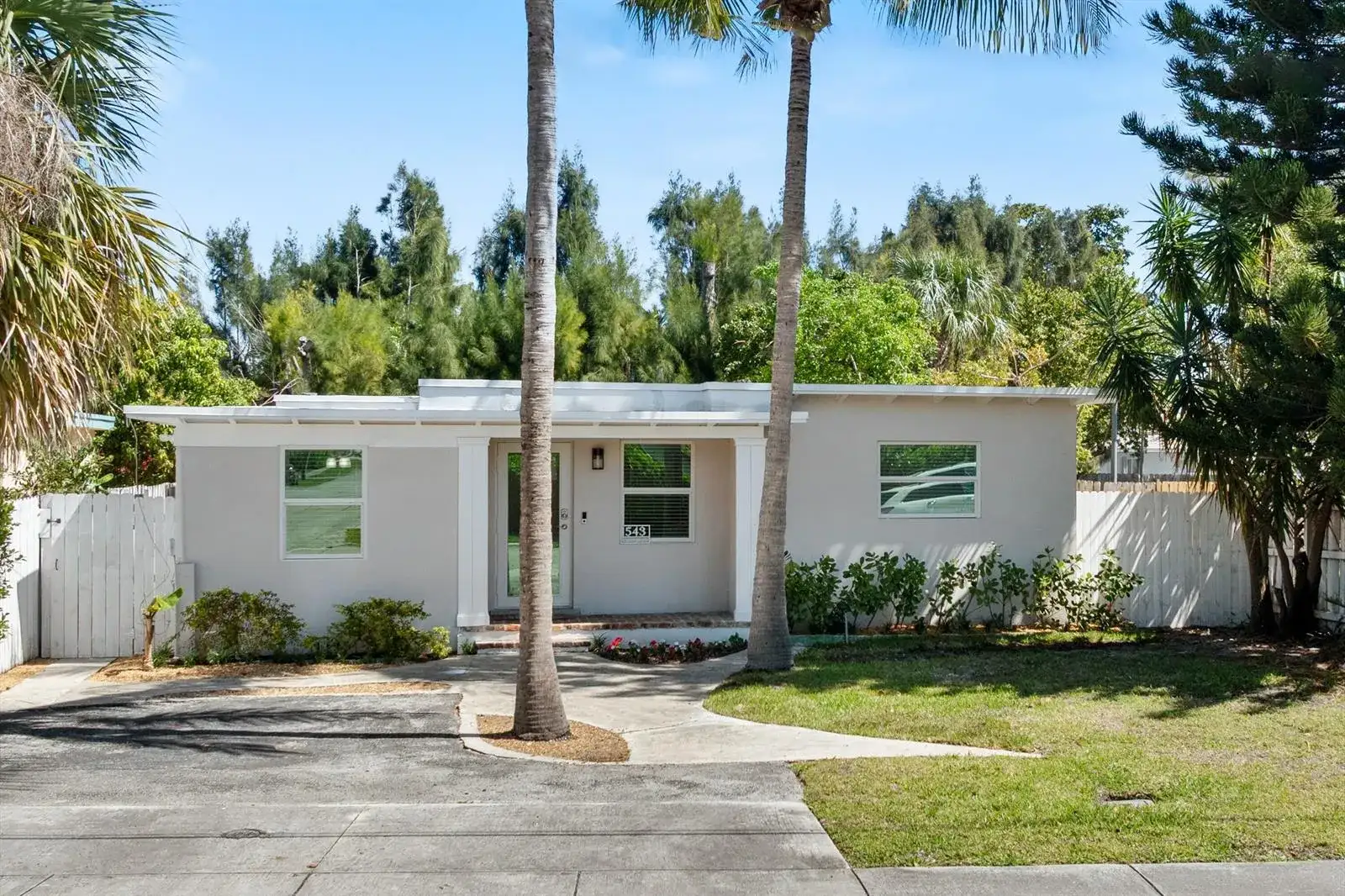 543 NE 3rd Avenue, Delray Beach FL 33444 photo 2