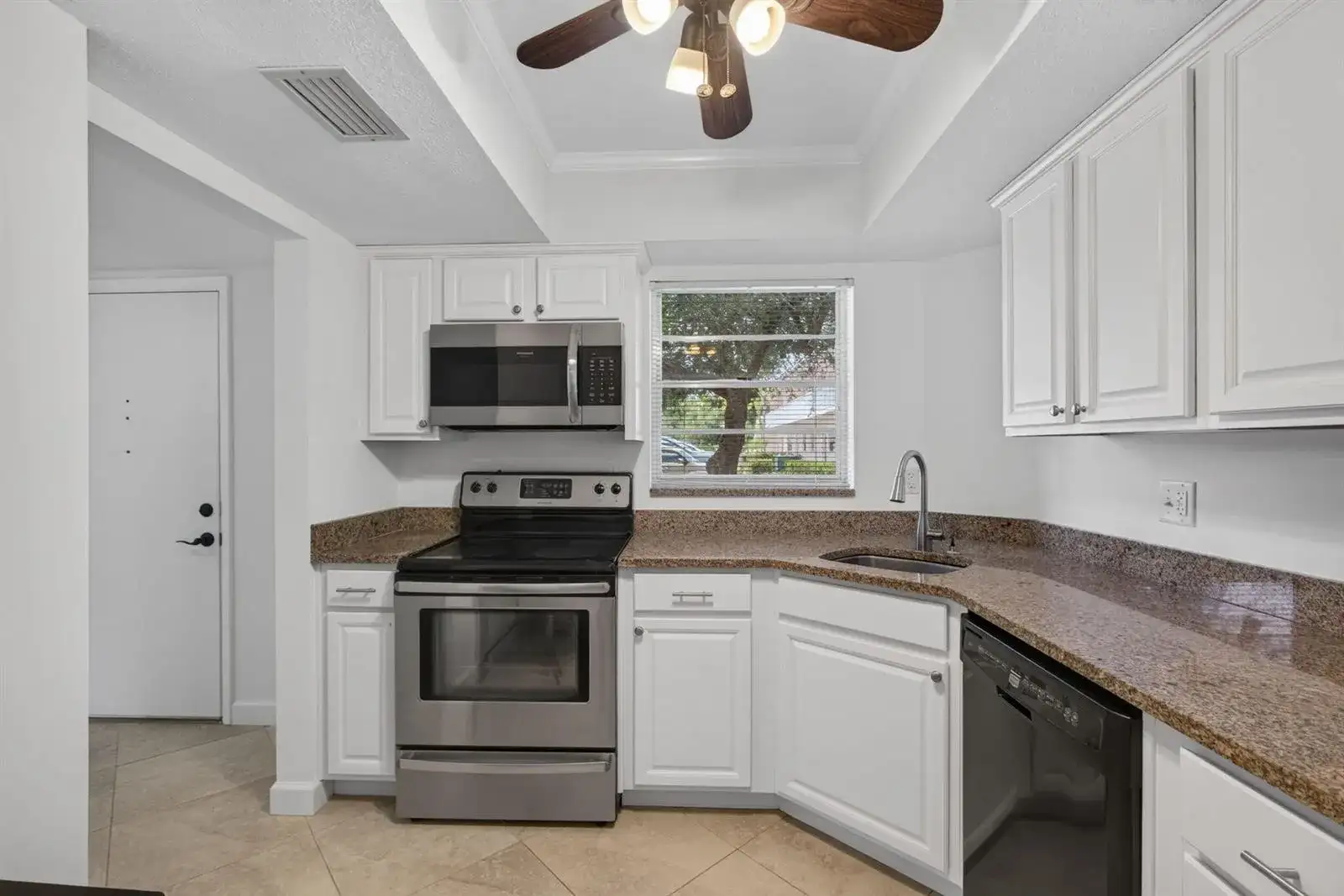18081 SE COUNTRY CLUB Drive # 83, Jupiter FL 33469 photo 2