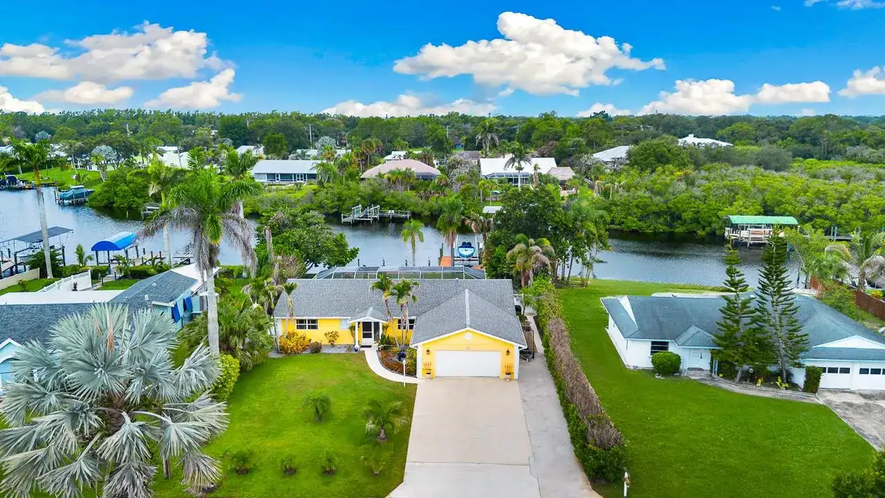 622 SW Pine Tree Lane, Palm City FL 34990 photo 2