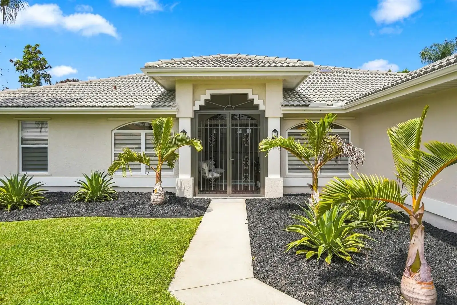 650 SE HIDDEN RIVER Drive, Port St. Lucie FL 34983 photo 2