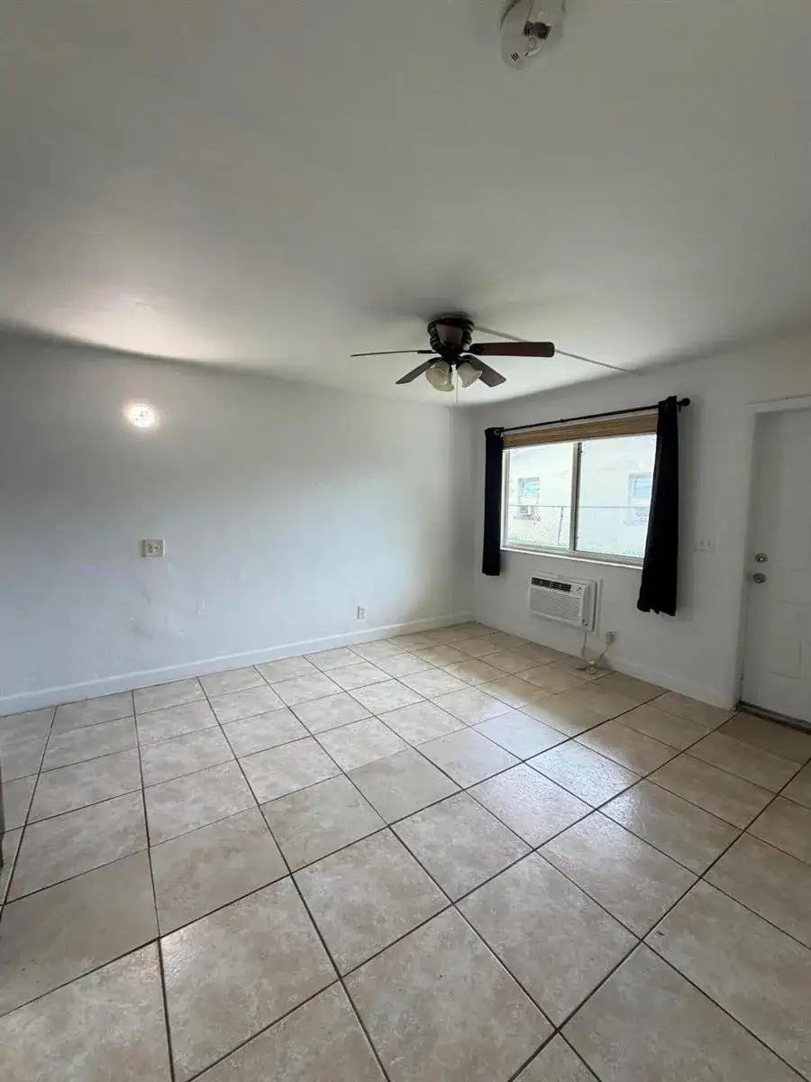 1124 NW 2ND Street # 2, Fort Lauderdale FL 33311 photo 2