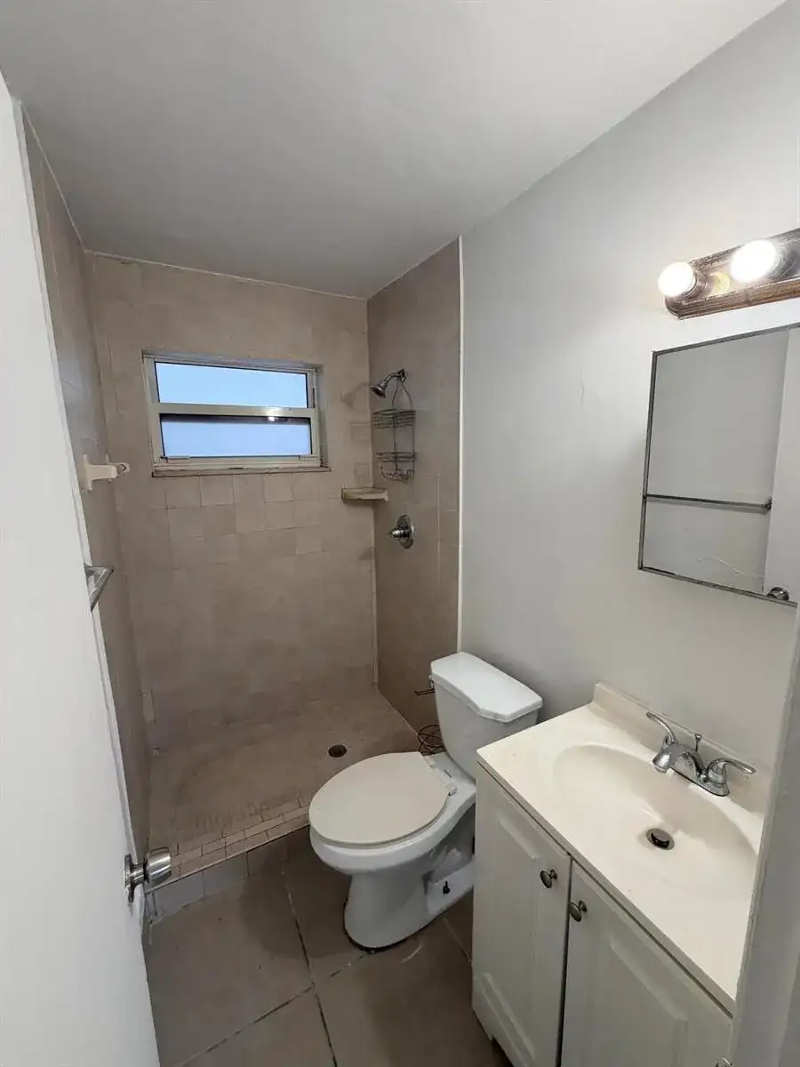 1124 NW 2ND Street # 2, Fort Lauderdale FL 33311 photo 5